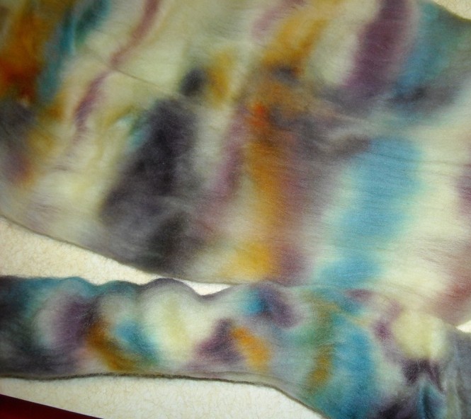 closer view of dyed wool top